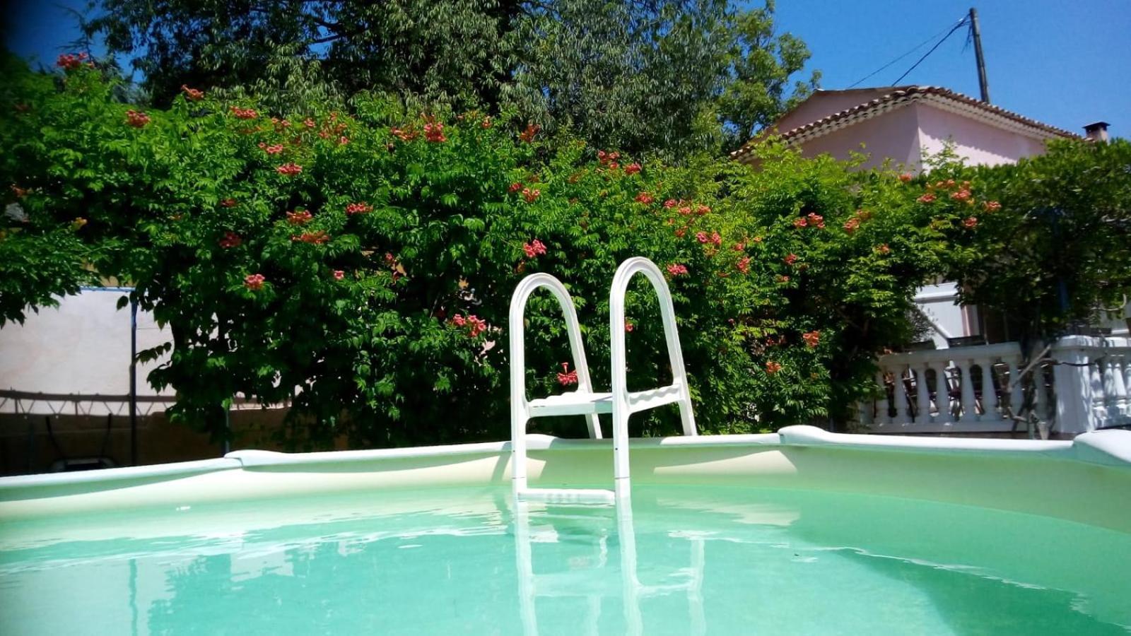 Au Nid De Mes Anges Bed & Breakfast Entrecasteaux Exterior photo