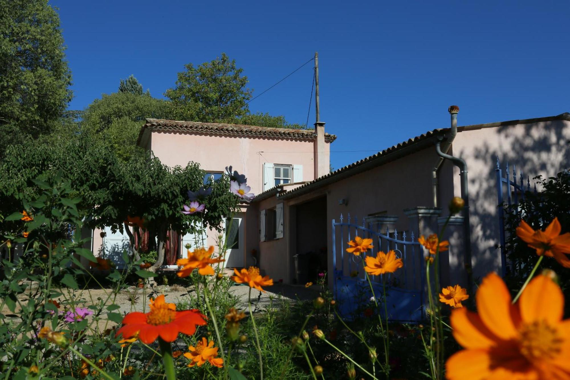Au Nid De Mes Anges Bed & Breakfast Entrecasteaux Exterior photo